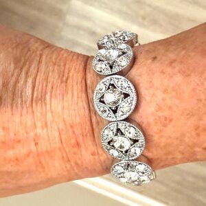 Elegant Silver Stretchy Bracelet with Crystal Accents